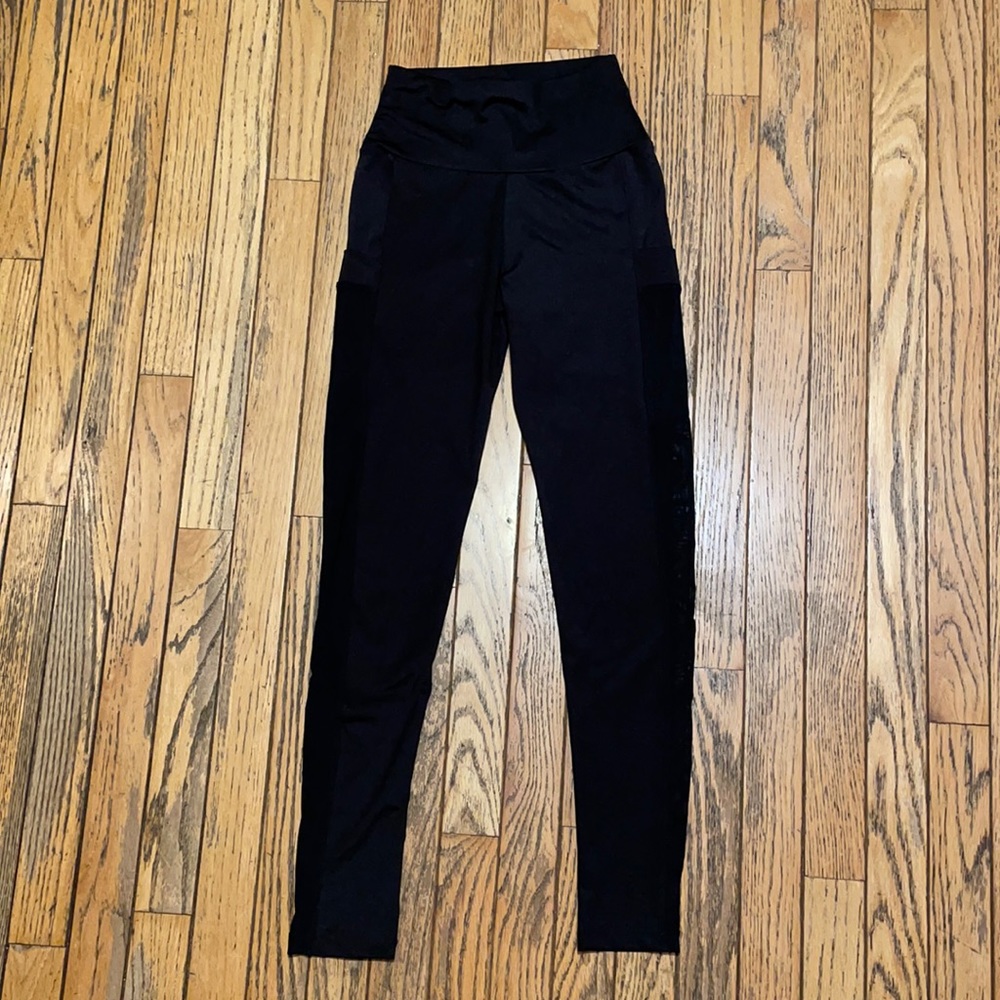 Black Pocket Side Mesh Leggings S NWOT
